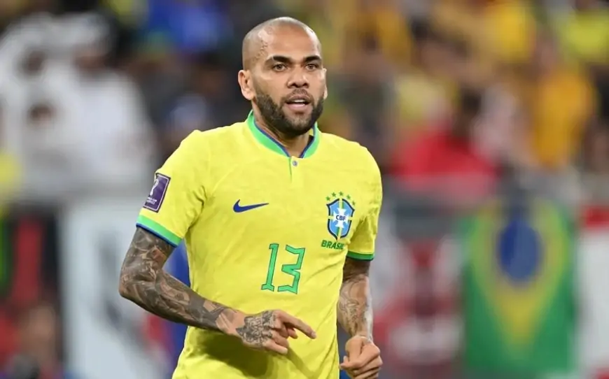 Ulduz futbolçu Dani Alves keşişliyə başladı - VİDEO