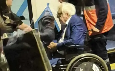 Yazıçı Anarın əlil arabasında fotosu yayıldı, ona nə olub? - Özündən açıqlama