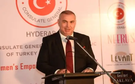 Baş konsulun qumar oynayarkən çəkilən şəkli yayıldı