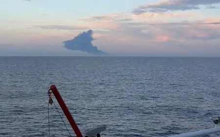 Türkiyə sahillərində iki gəmi yandı 