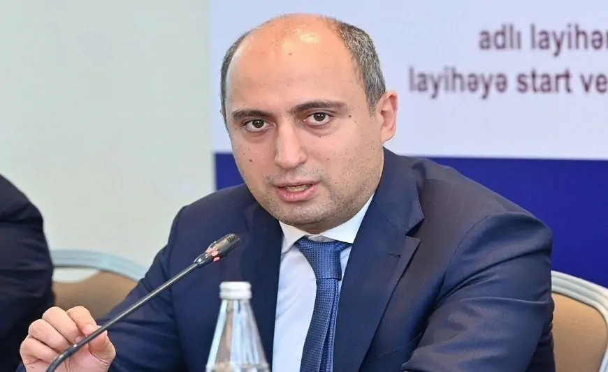 Emin Əmrullayevin feysbukda müəllimə nə yazıb? - Mübahisə düşdü + FOTO