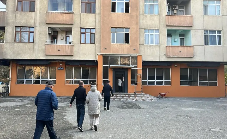 "Açarı istədim, restoranın işçiləri məni döydü" - Yanan binanın ustası