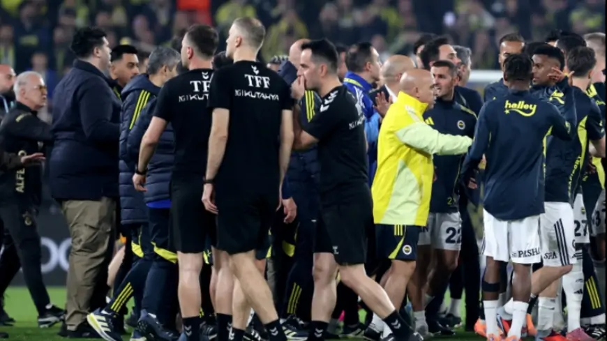 "Qalatasaray" və "Fənərbağça" futbolçuları arasında dava - VİDEO