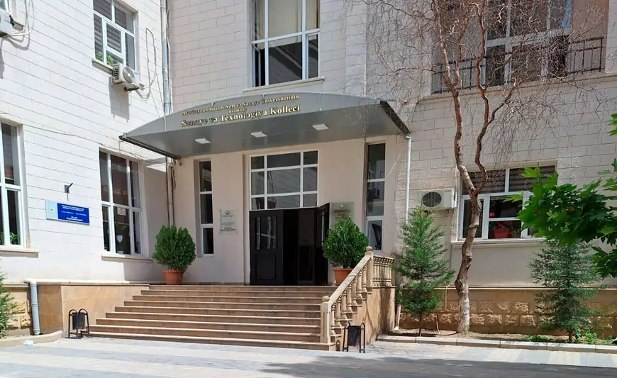 Direktorla dalaşdı, özünə xəsarət yetirdi - Bakıda məşhur kollecdə DAVA + FOTO