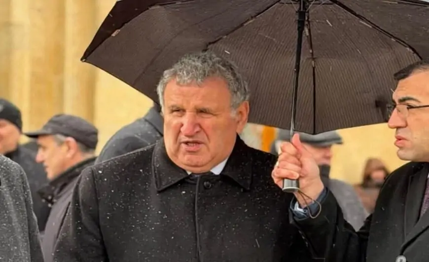 "Papaqsız idim, işçimiz yaxınlaşdı ki..." - İsa Həbibbəyli həmin fotodan DANIŞDI