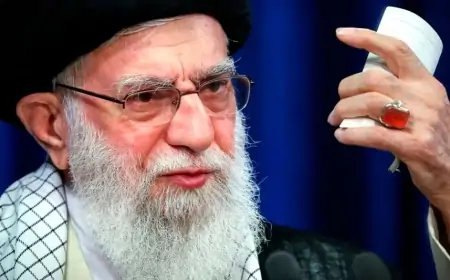 Xameneinin üzüyünə dinləmə cihazı belə yerləşdirilib - "Bu, film mövzusu olmalıdır"