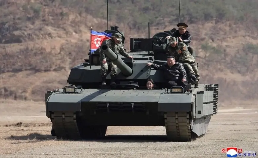 Kim Çen In qızı ilə TANK SÜRDÜ 