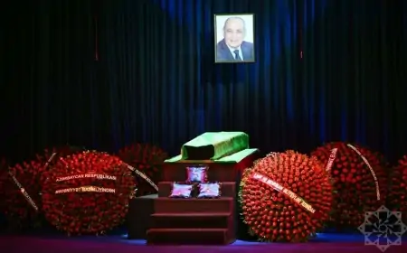 Qardaşı Rasim Balayevlə vida mərasimində zalı kimlərə görə TƏRK EDİB?  