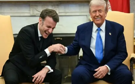 "Arvadı Makronla pis davranır, çənəsinə necə vurubsa..." - Tramp lağ etdi + VİDEO