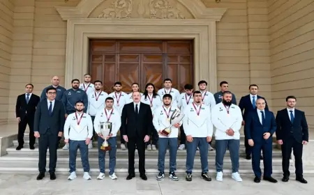 İlham Əliyev çempion güləşçiləri qəbul etdi - FOTOLAR