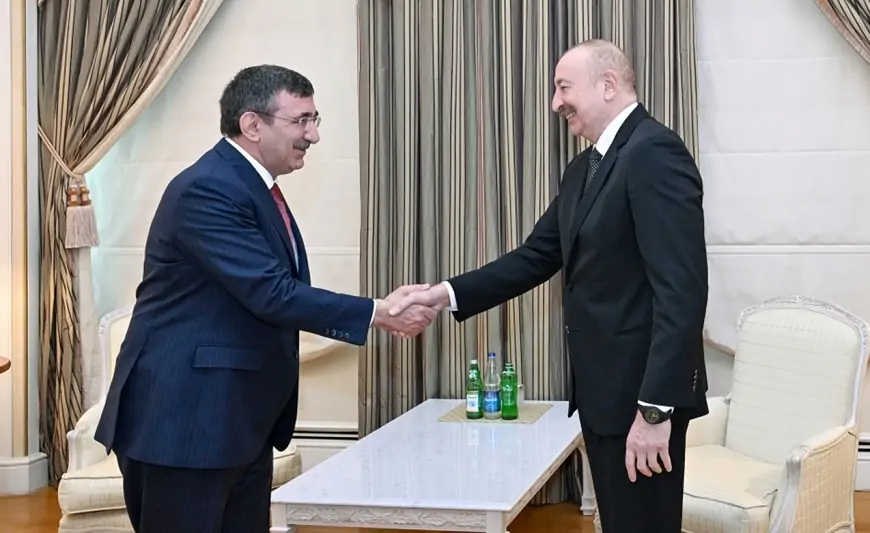 Prezident Cevdet Yılmazı qəbul etdi 