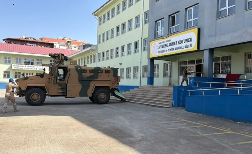 Əlində silahla məktəbə daxil oldu, qarşısına çıxanı... - ŞOK VİDEO