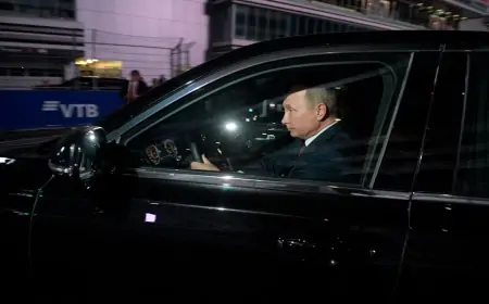 Putin o xanımı götürmək üçün şəxsi maşını ilə otelə getdi - ANBAAN VİDEO