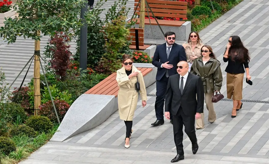 Prezidentlə ailəsi yenidənqurmadan sonra İslam Səfərli küçəsinin açılışında - FOTOLAR