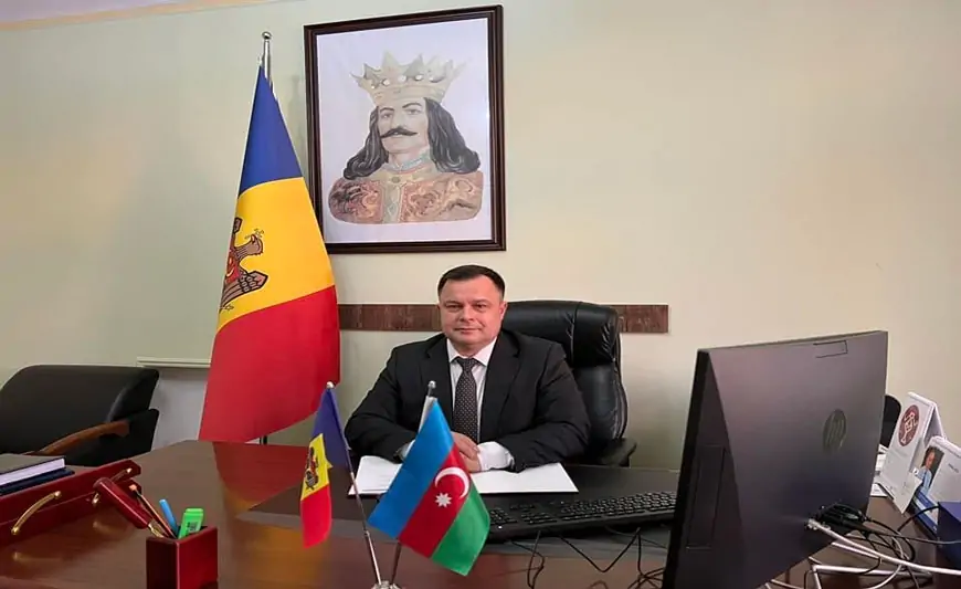 Moldova səfirinin oğlu Azərbaycanı bu mahnı ilə təbrik etdi - VİDEO