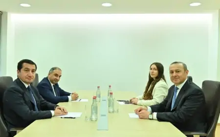 Hikmət Hacıyev ilə Armen Qriqoryan arasında işgüzar görüş keçirildi 