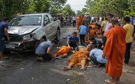 11 yaşlı uşağın sürdüyü pikap 10 rahibi öldürdü - Tailandda
