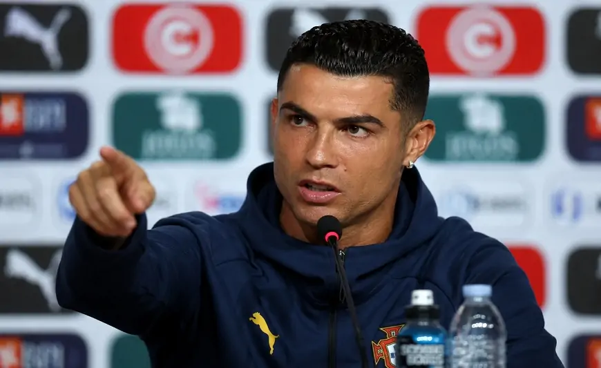 "İnsanların üzünü unutmuram, sən həmin adamsan" - Ronaldo jurnalistlərlə dalaşdı