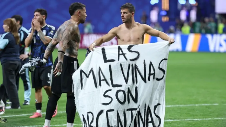 Argentina millisi siyasəti futbola qatdı - FİFA həmin banneri araşdırır