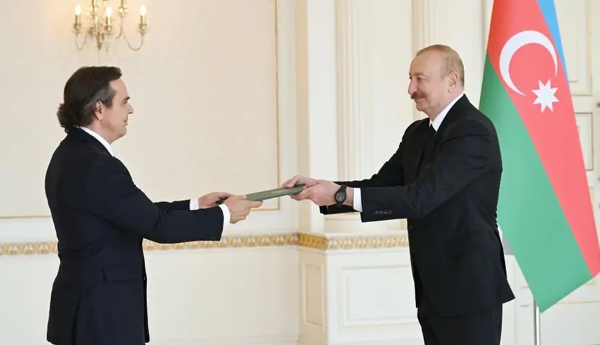 Prezident yeni səfiri qəbul etdi 