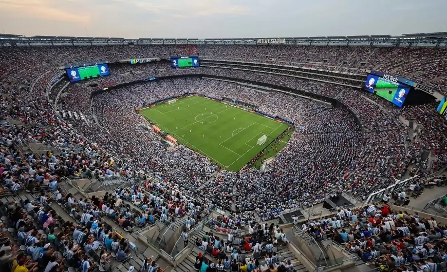 FİFA Messi və Yamalın ayaq basdığı otu satışa çıxaracaq - 450 dollarlıq suvenirlərin VİDEOSU