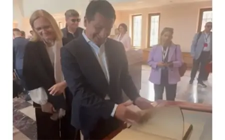 Hikmət Hacıyev erməni saxtakarlığını ifşa etdi - Bu kitabın səhifələri niyə boşdur? + Video