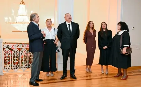 Prezident və ailəsi sərgidə iştirak etdi - FOTOLAR